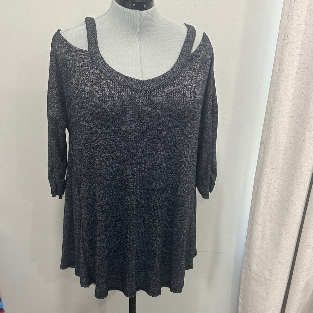 Umgee Black Cold-Shoulder Tunic blouse size L